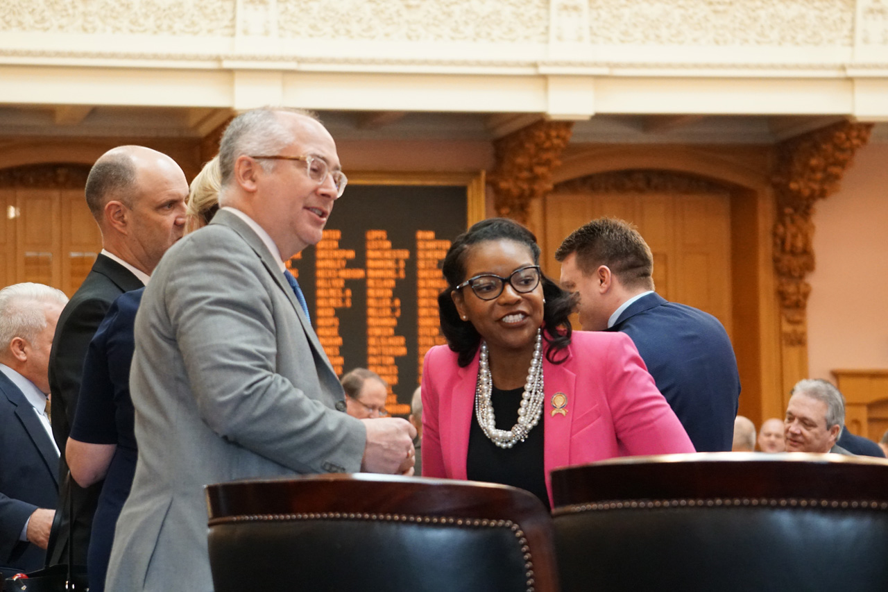 Rep. Smith talks with House Democratic Leader Emilia Strong Sykes (D-Akron) before House Session