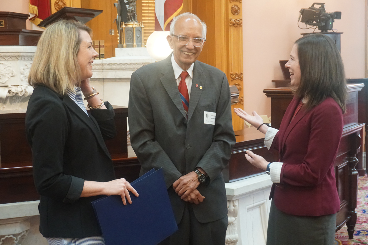 Rep. Boggs presents a commendation on the House floor alongside Rep. Allison Russo (D-Upper Arlington)