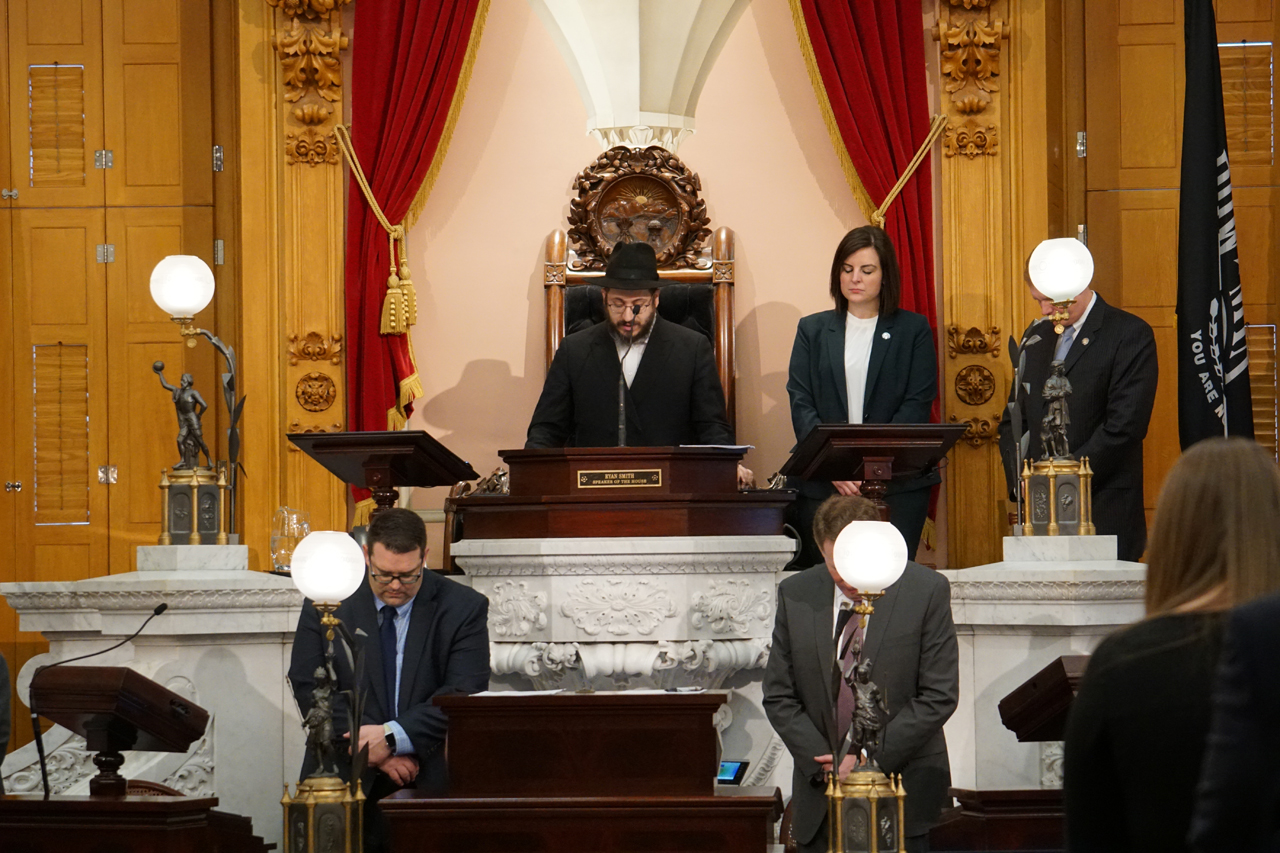 Rep. Kelly pictured with Rabbi Gershon Avtzon, who said the opening prayer at the start of House session.
