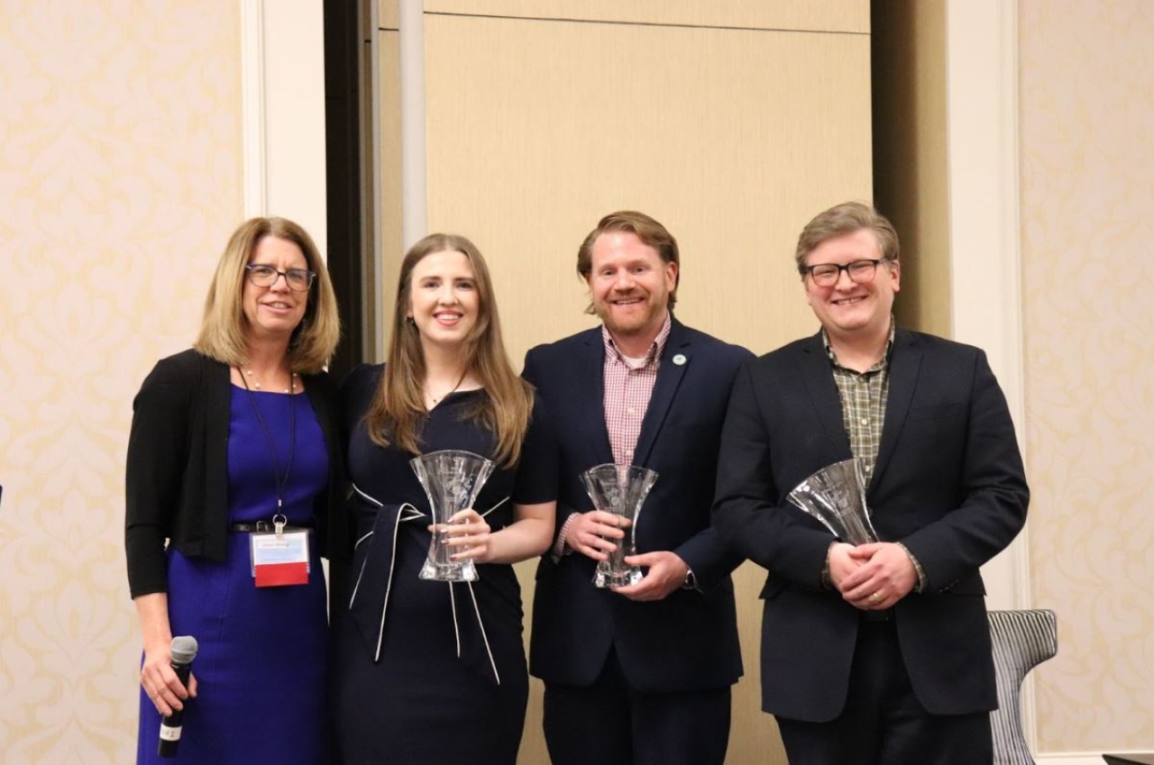 Rep Sweeney receives the Ohio Federation of Teachers' (OFT) 2024 Friend of OFT Award for her legislative work to support public school teachers and increase state funding for public schools.