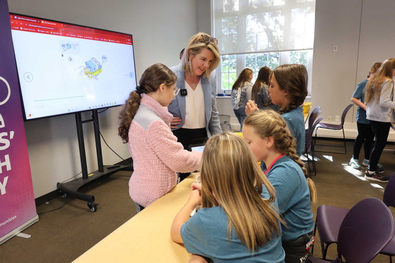 Leader Russo at AWS' girls Tech Day at COSI