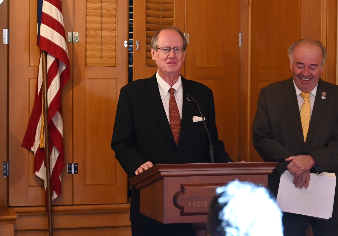 State Rep. Oelslager holds press conference on resolution to continue the State Capital Improvement Program.