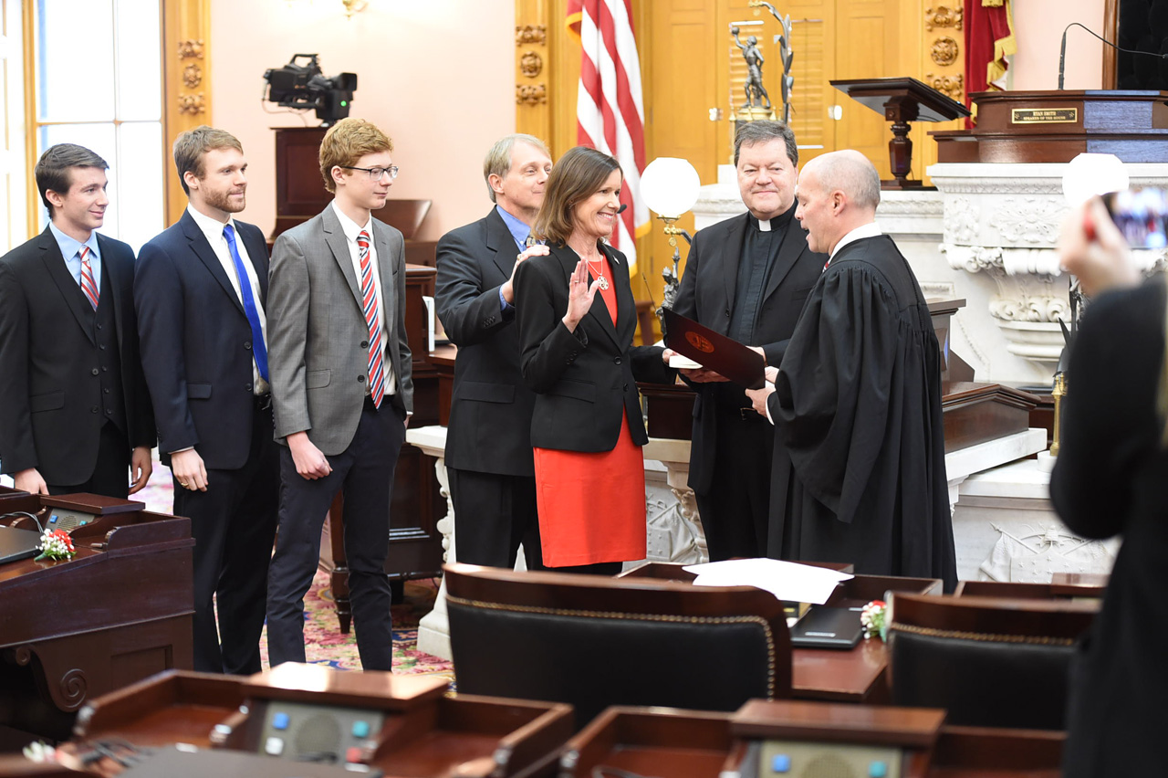 Representative Richardson is sworn into the Ohio House of Representatives