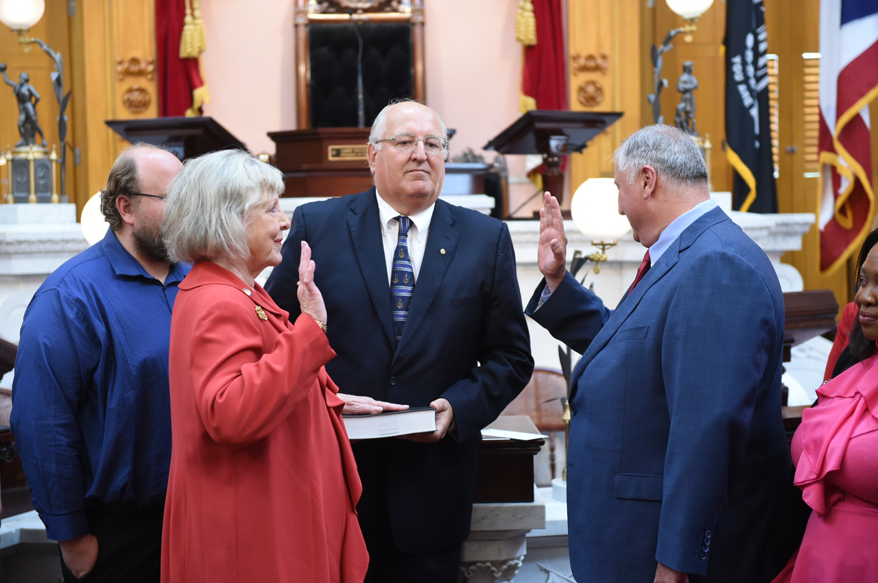 Rep. Grendell taking the oath of office