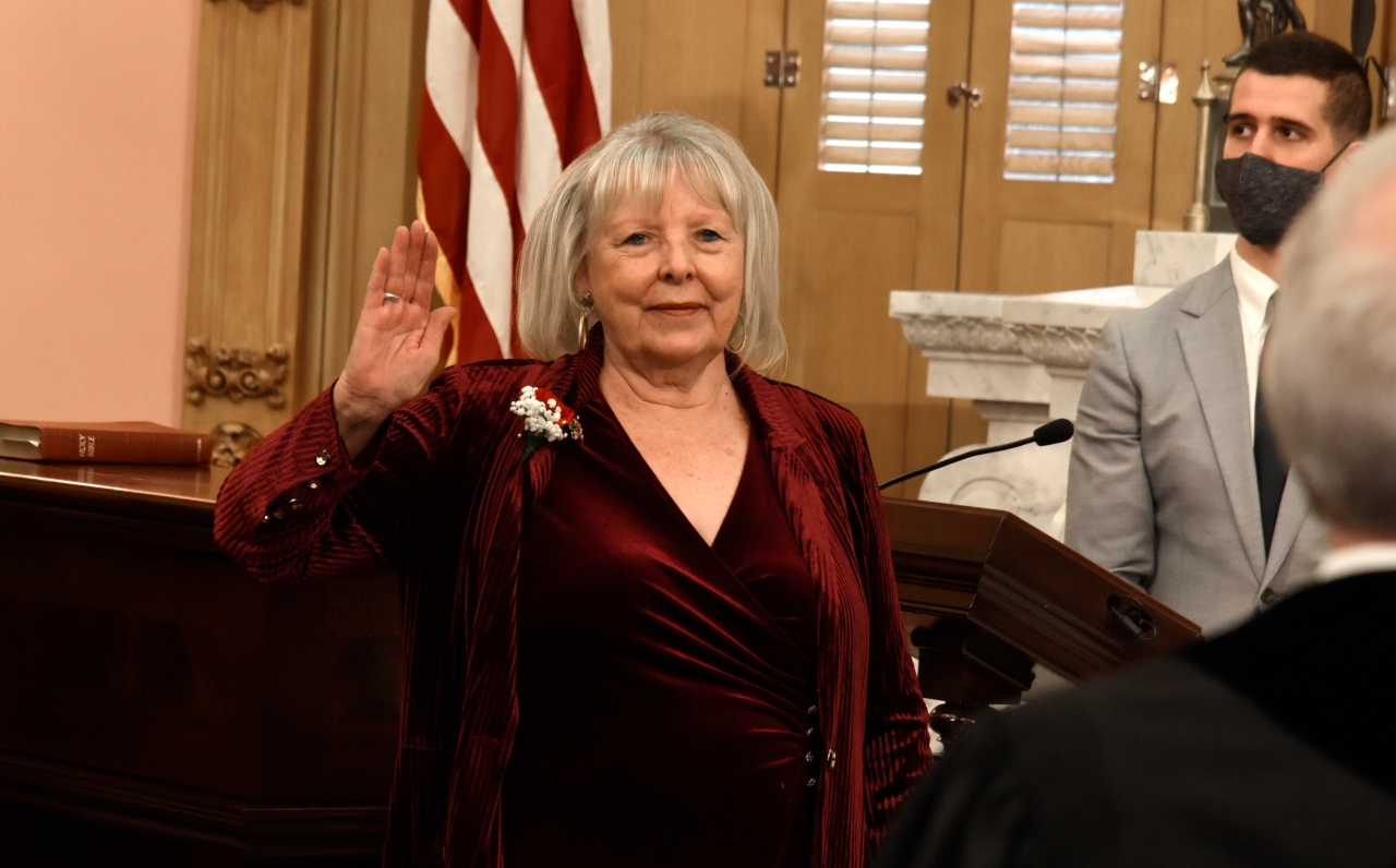 Rep. Grendell Sworn-In to 134th General Assembly.