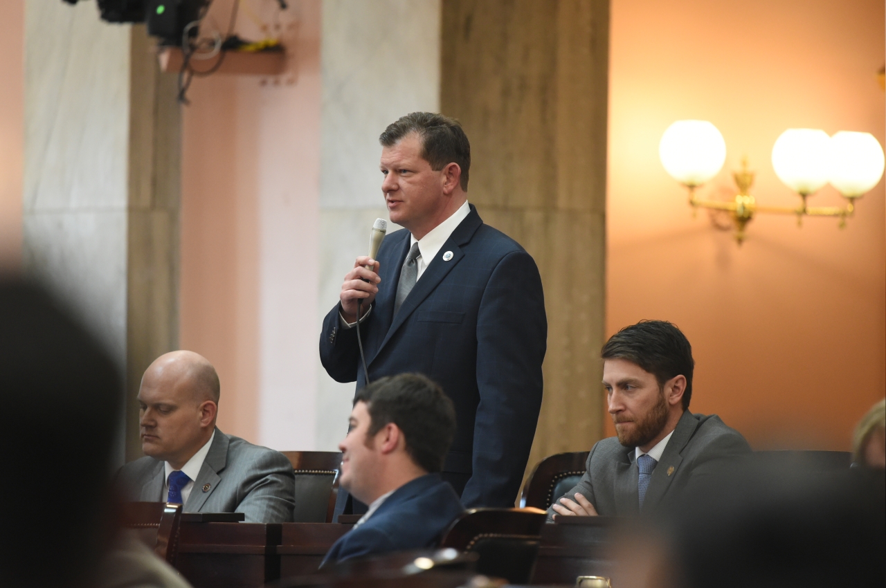 Representative Jason Stephens speaks to House Bill 87 on the House floor.