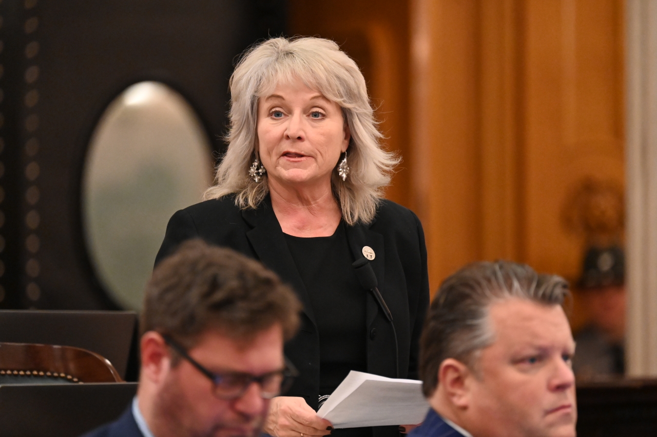 Rep. Ray provides a floor speech during House session.