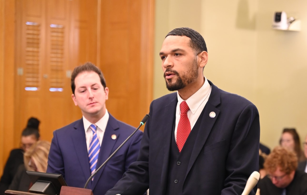 Rep. Williams and Rep. Santucci offering sponsor testimony for HB 47