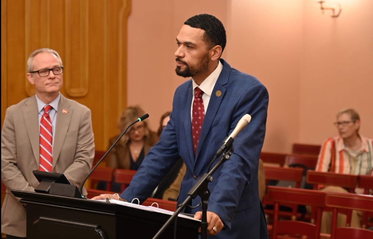 Rep. Williams and Rep. Newman offering sponsor testimony for HB 190