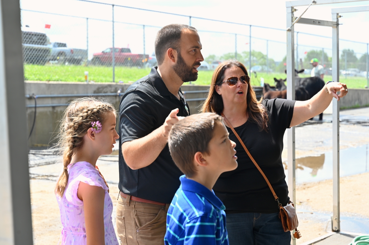 Rep. Adam Mathews talks with a constituent at the Warren County Fair