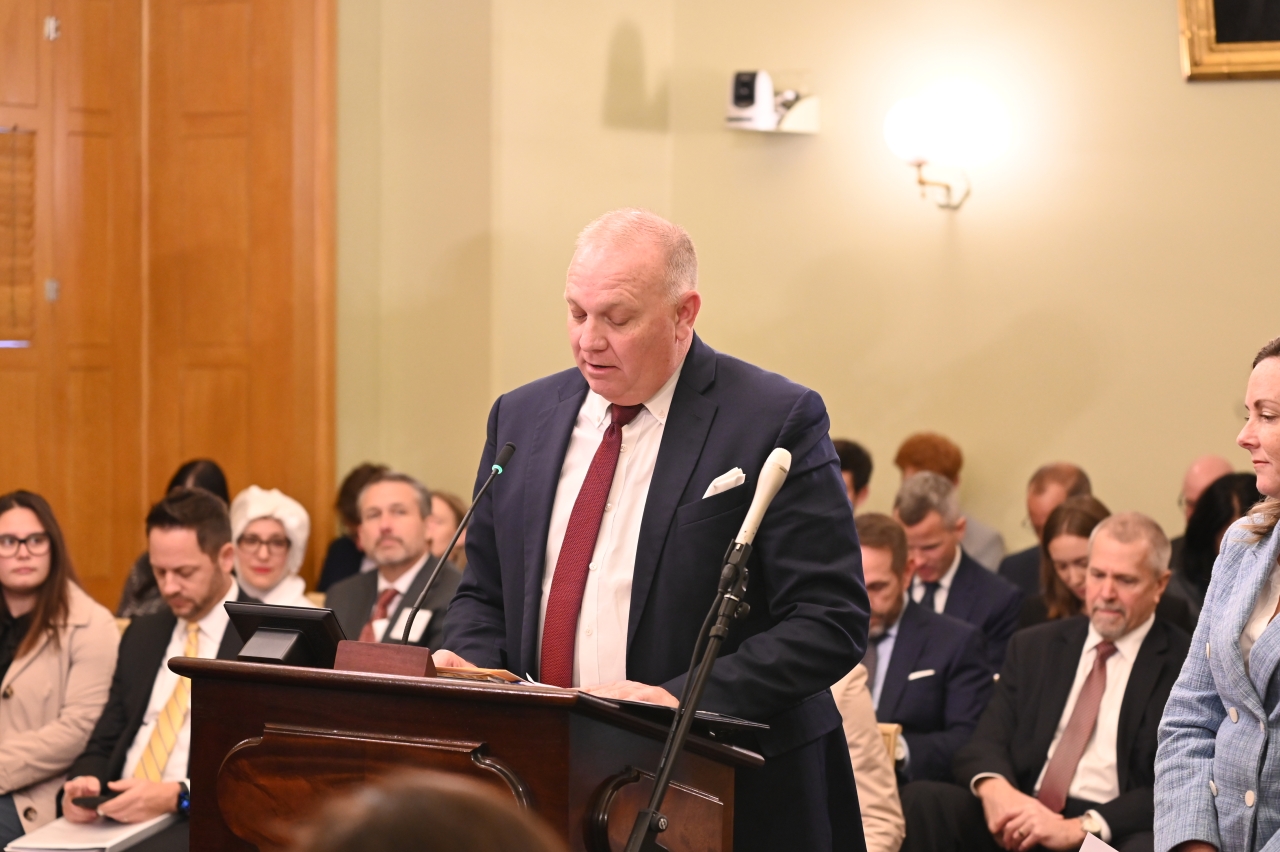 Rep. Barhorst gives testimony in committee