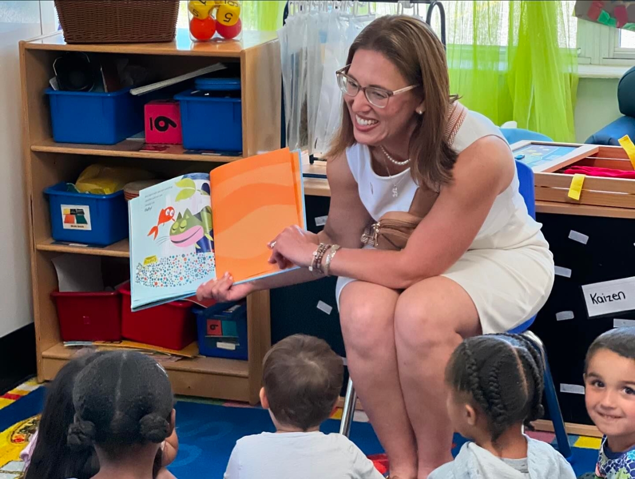 Rep. Brown Piccolantonio Reads to Children at KinderCare New Albany