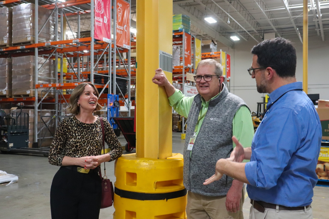 Rep. Lett touring Mid-Ohio Food Collective