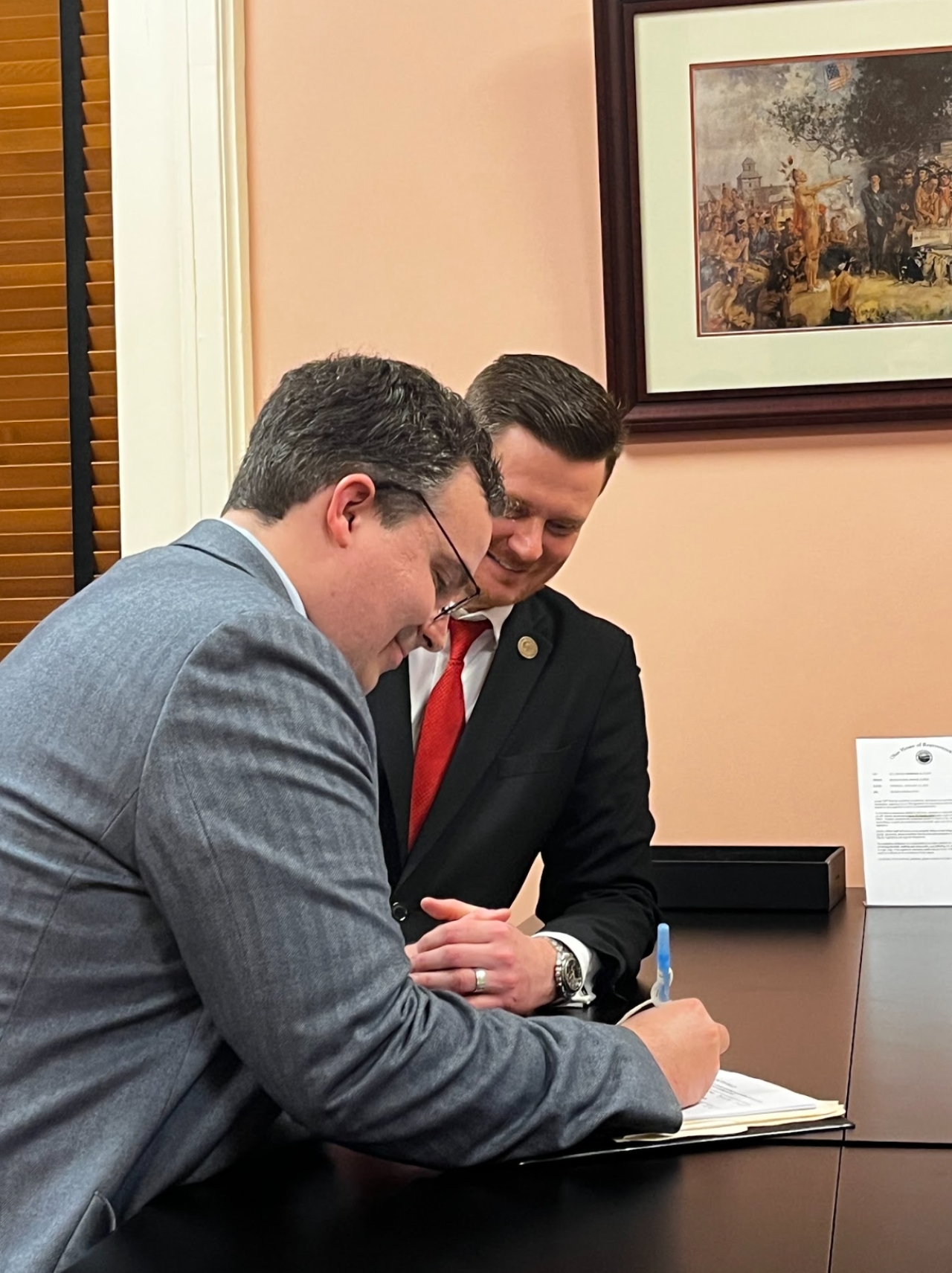 Rep Glassburn & Rep Rader introduce HB 755 to allow balcony solar generation in Ohio