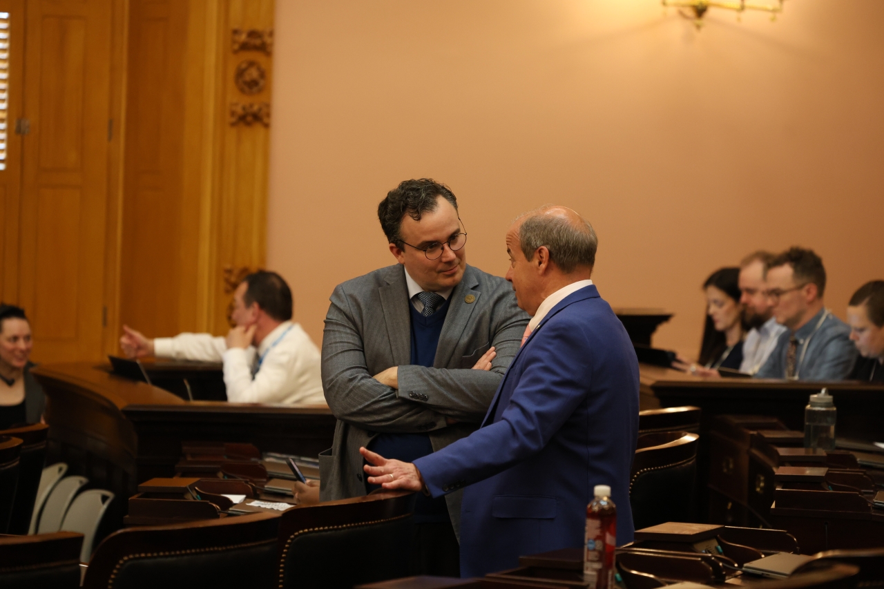 Rep Glassburn & Rep Sigrist talk on the House floor during the State of the State address.