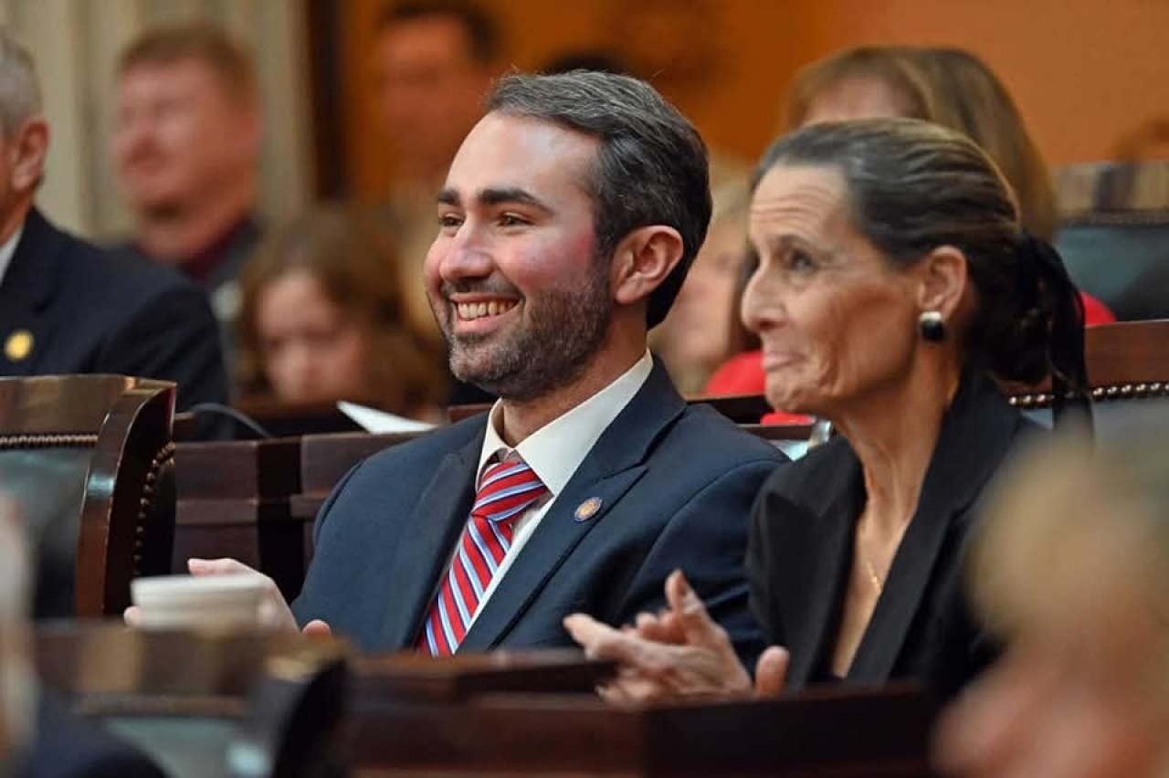 Representative David Thomas and his seatmate Representative Jean Schmidt in House Session