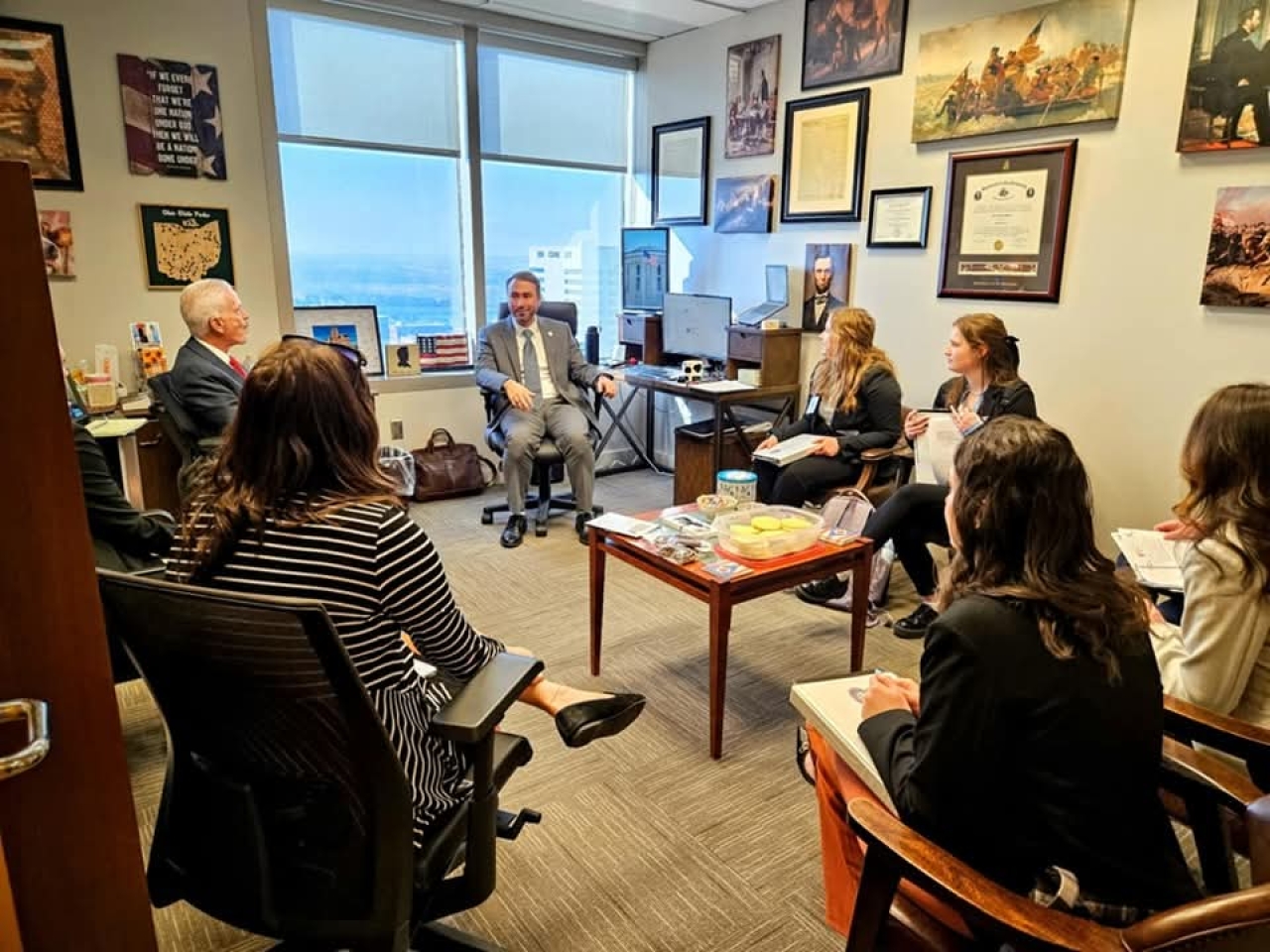 Youngstown State University visited the Statehouse and made sure to stop in and say hi to a Representative David Thomas who represents part of the Mahoning Valley where YSU has an influential presence