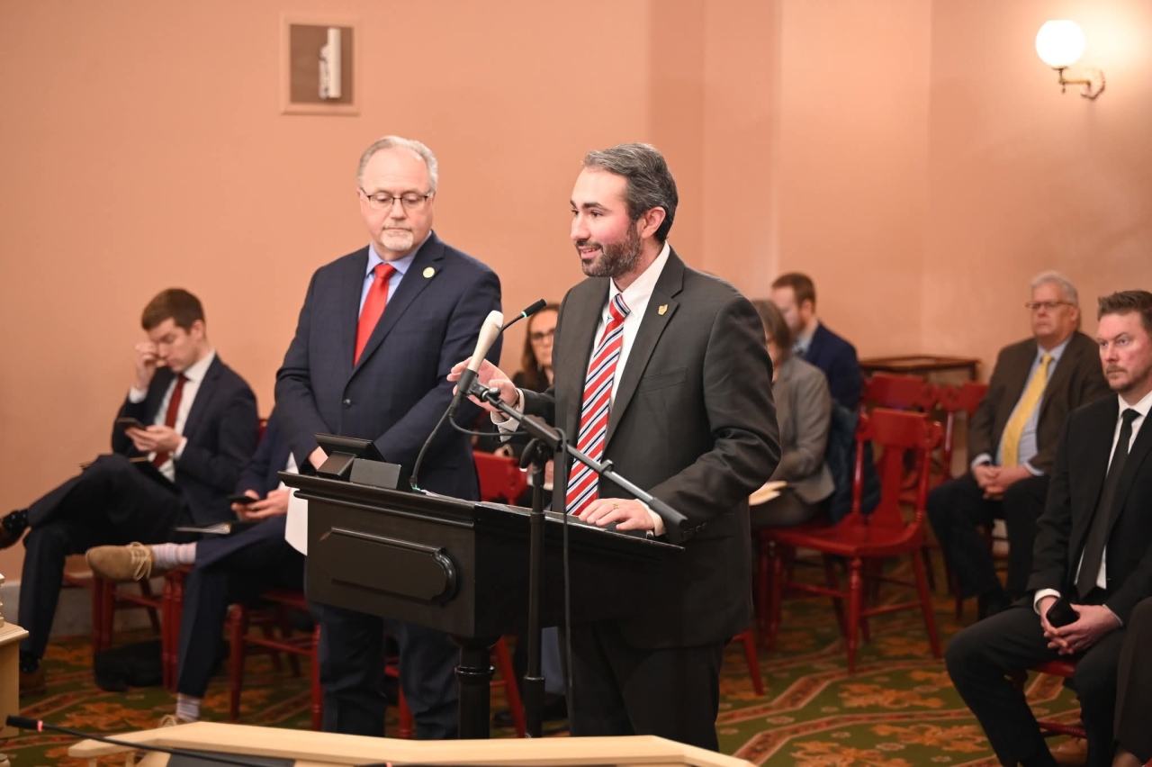 Representative David Thomas testifying with Representative Jack Daniels on HB 61