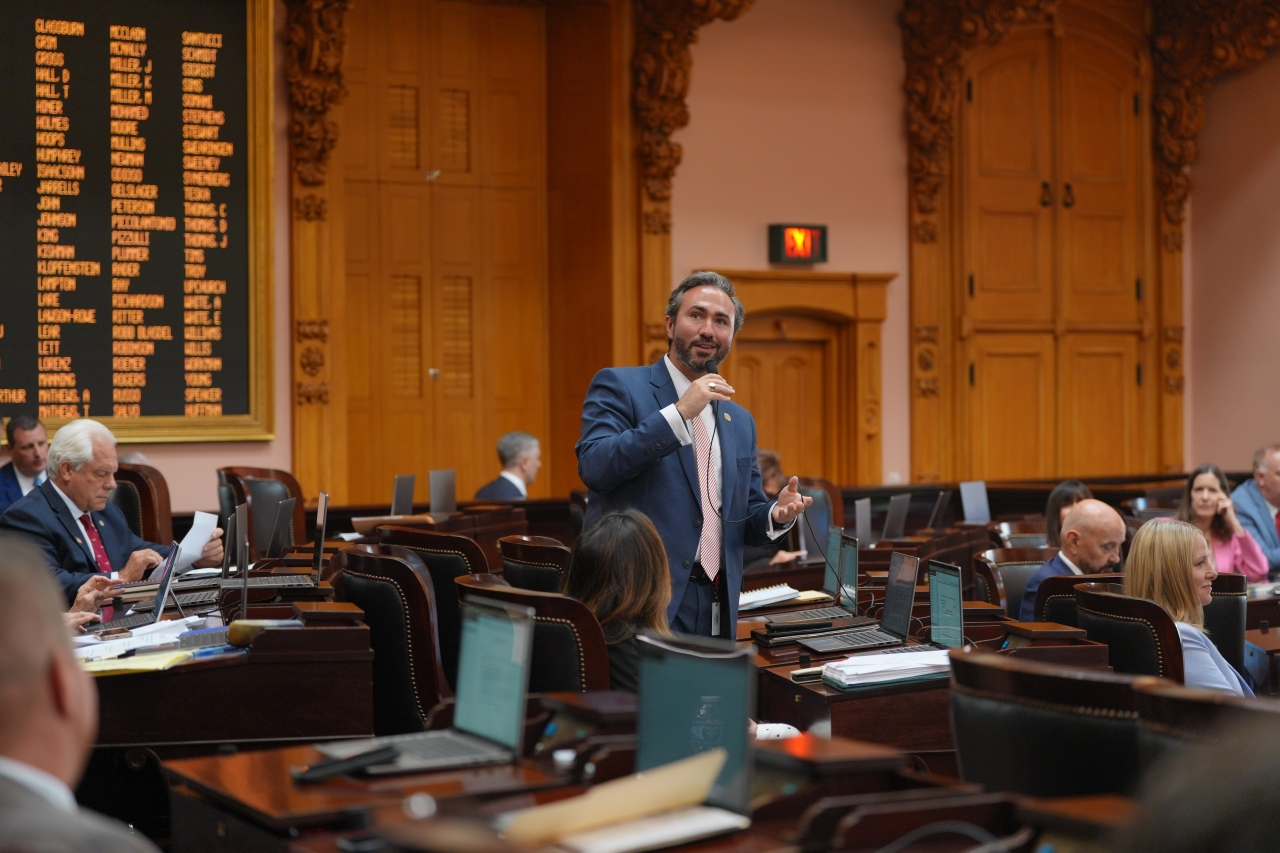 Rep. Thomas speaks on the House floor during Session
