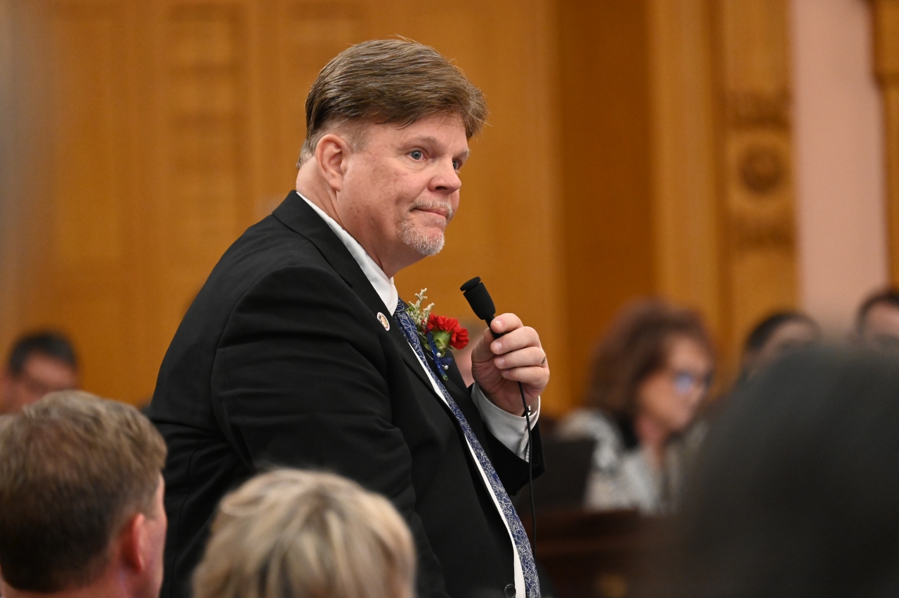 Rep. Ritter speaks during Opening Day session.