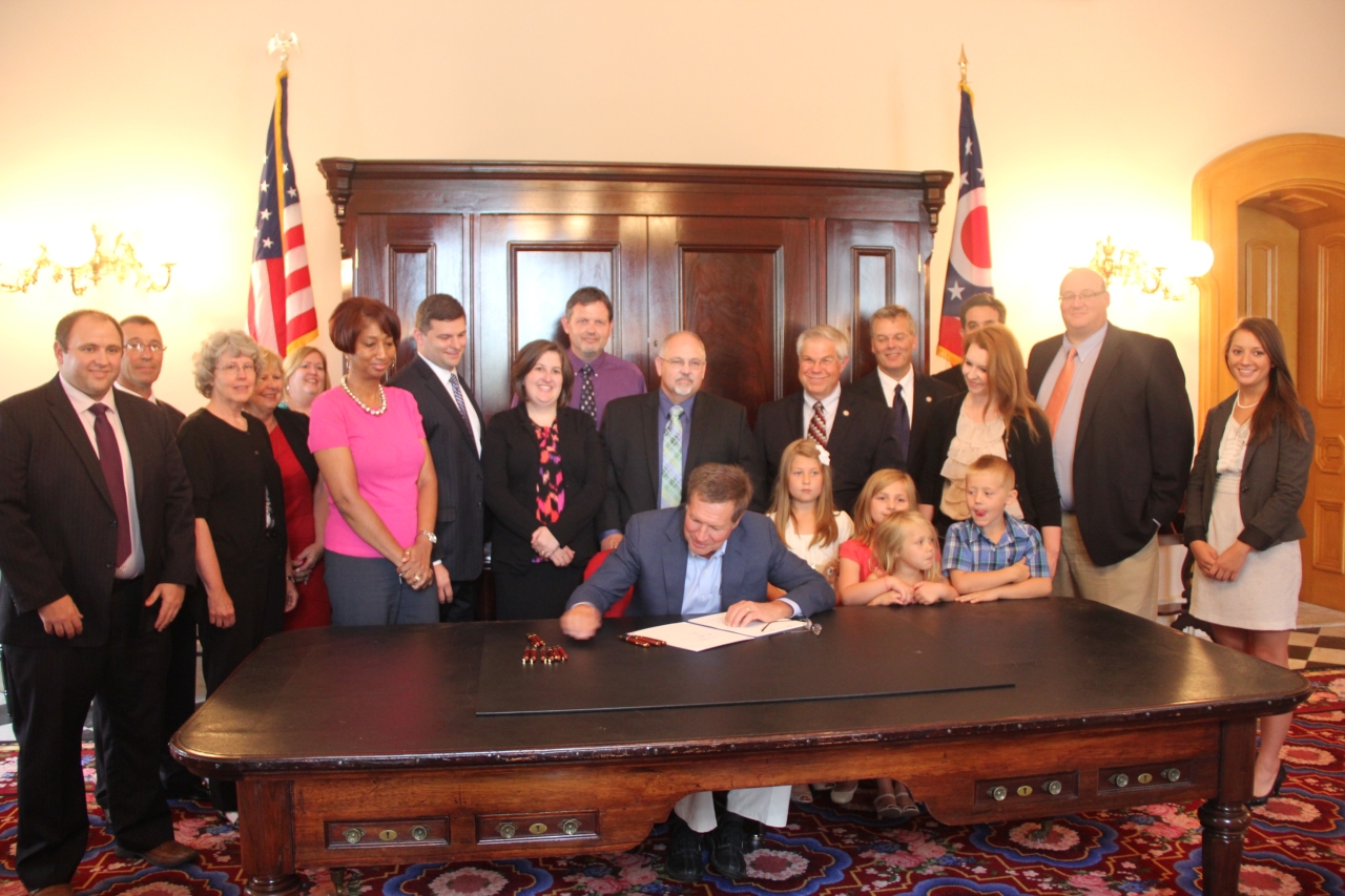 Governor Signs Teacher Evaluation and STEM School Designation Bill