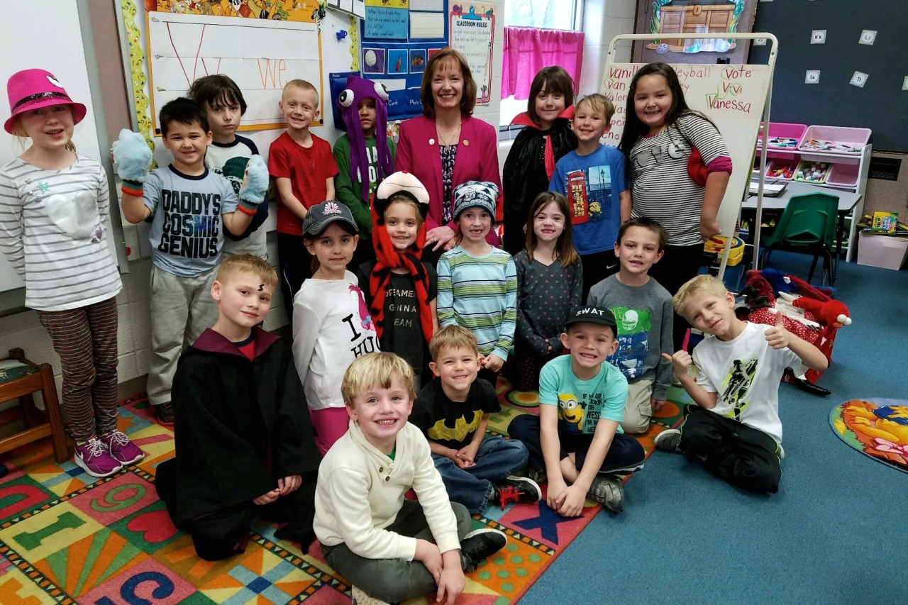 Rep. Anielski Reads at Independence Primary School As Part of "Right to Read" Week