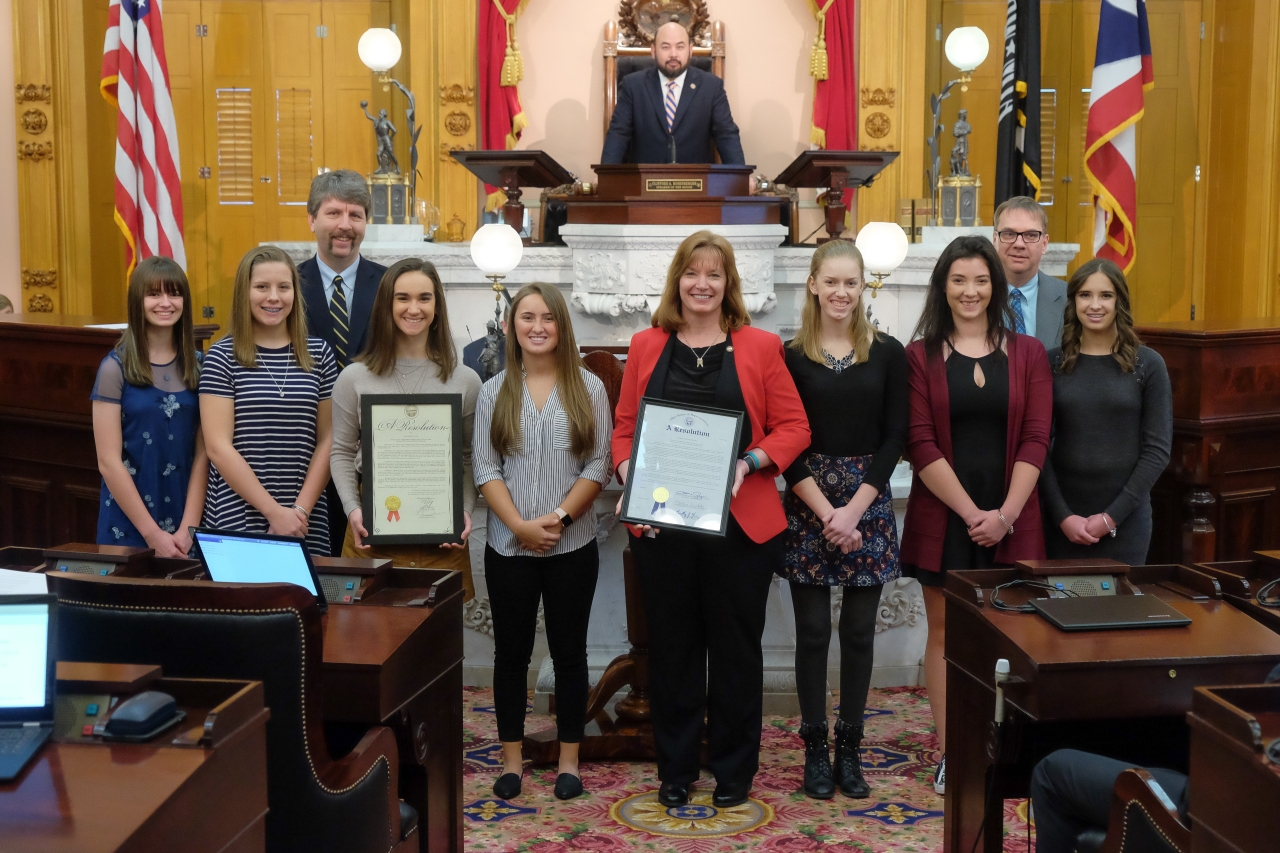 Rep. Anielski Presents House Resolution to Independence Girl's Golf Team